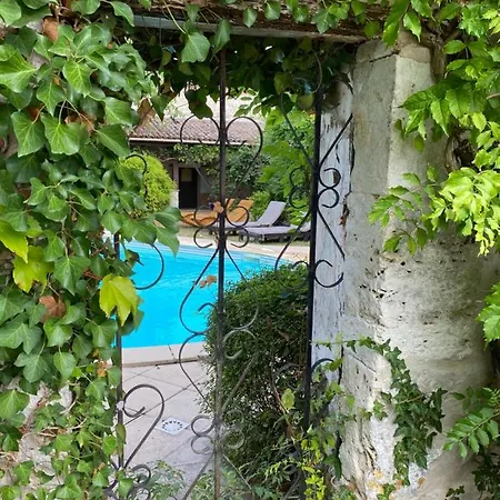 Fabulous 2 Bed 2km Quiet Walk Into Holiday home
