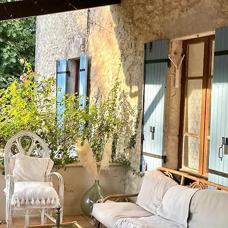 Fabulous 2 Bed 2km Quiet Walk Into Holiday home