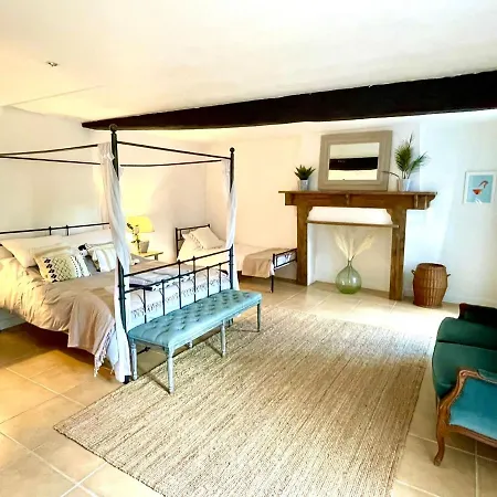 Fabulous 2 Bed 2km Quiet Walk Into Holiday home *