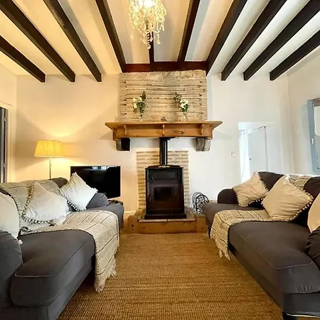 Fabulous 2 Bed 2km Quiet Walk Into