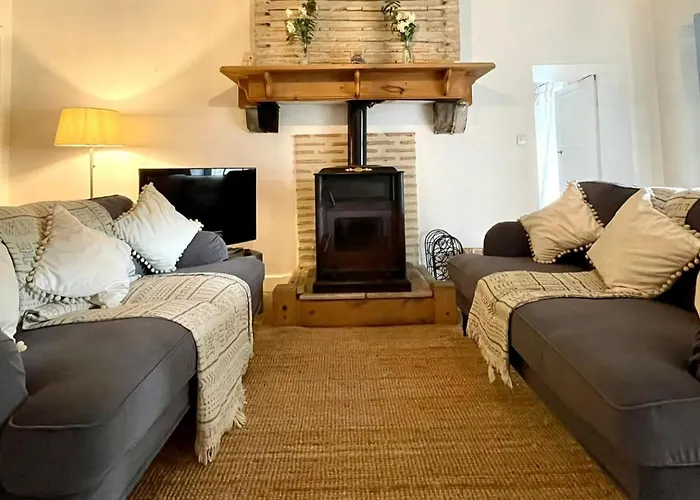 Semesterbostad Golden Fig Sleeps 6 With Pool